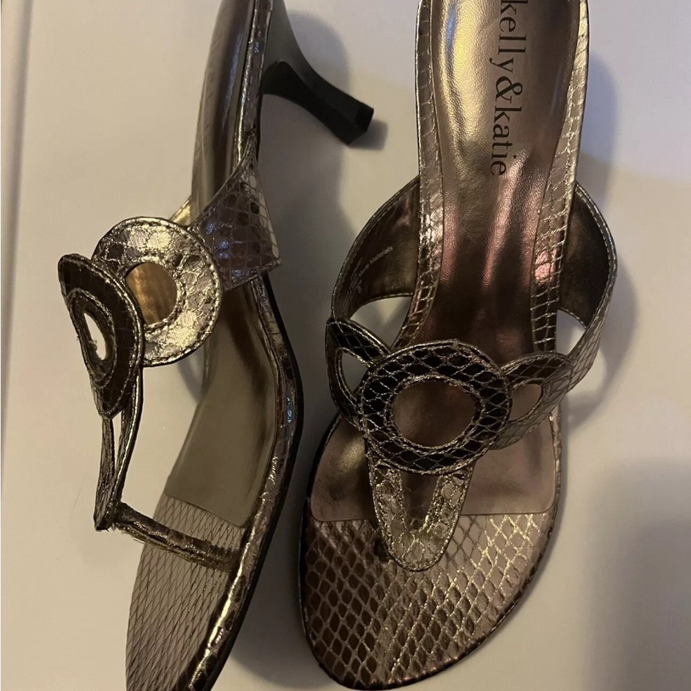 Kelly & Katie Metallic Low Heel Sandals -8